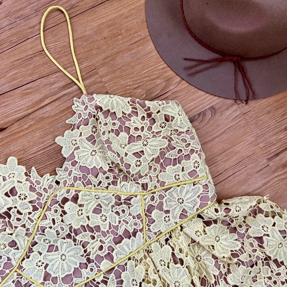 Slate and Willow yellow midi spaghetti strap dress - Picture 1 of 6